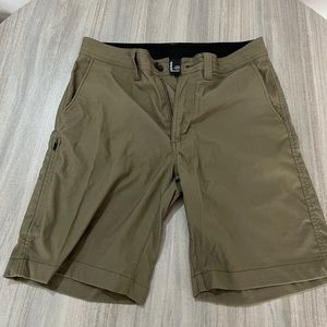 mens prana shorts green size 30x9 color green